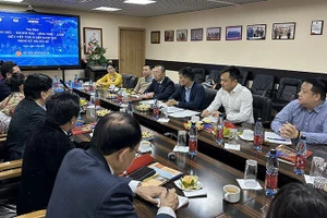 Делегаты на беседе. 