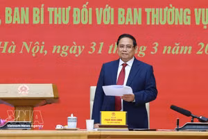 Премьер-министр Фам Минь Тьинь выступает на конференции. Фото: ВИА