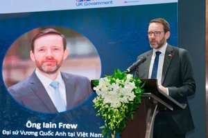 Посол Соединённого Королевства во Вьетнаме Иэн Фрю.