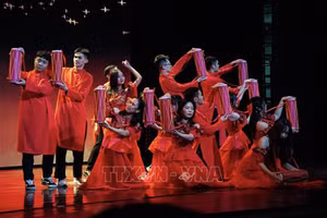 Художественный номер на фестивале. Фото: ВИА