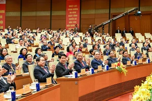 Руководители Партии и Государства присутствуют на церемонии. Фото: Зюи Линь