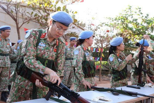 Благодаря дисциплине и профессионализму женщины-военнослужащие всегда успешно выполняют поставленные задачи. (Фото: Тиен Фук)