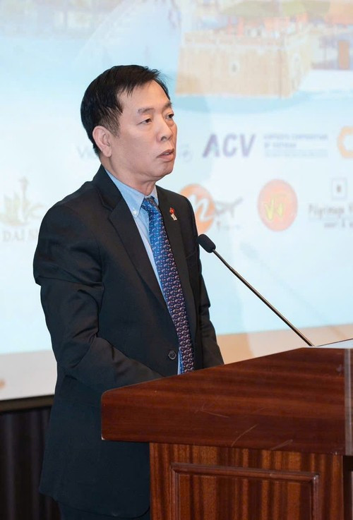 Посол Ву Хо выступает на конференции. (Фото: Посольство Вьетнама в Республике Корея)