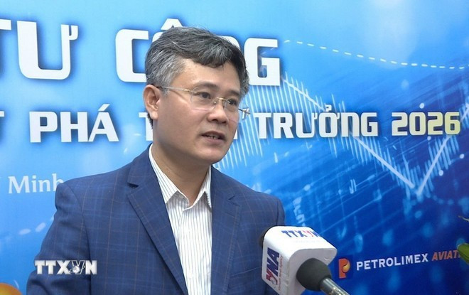 Доктор До Тхьен Ань Туан, эксперт в области экономики и финансов, подчеркнул четыре ключевые опоры, необходимые для успешной реализации проекта, его оперативного внедрения на практике и привлечения стратегических инвесторов (Фото: ВИА)