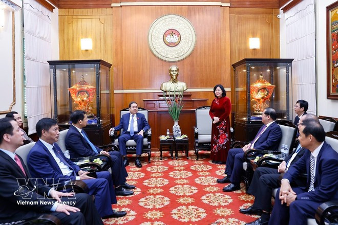 Член Политбюро, секретарь ЦК КПВ, председатель ЦК ОФВ Буй Тхи Минь Хоай выступает с речью. Фото: ВИА