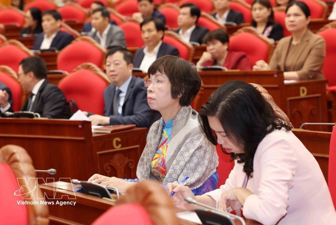 Генеральный директор Вьетнамского информационного агентства Ву Вьет Чанг и другие официальные лица принимают участие в конференции. Фото: ВИА