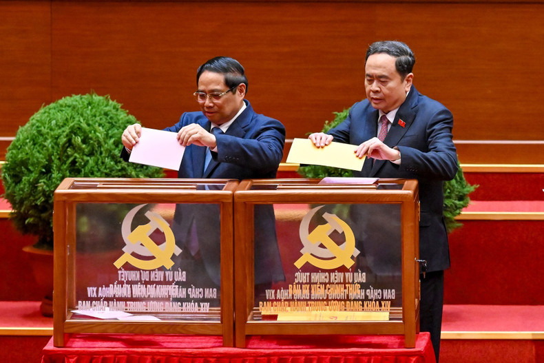 Руководители Партии и Государства принимают участие в голосовании по выборам ЦК КПВ XIV созыва.