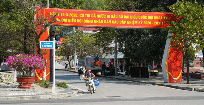 Агитационные лозунги о выборах размещены на многих центральных улицах провинции Дьенбьен. Фото: ВИА