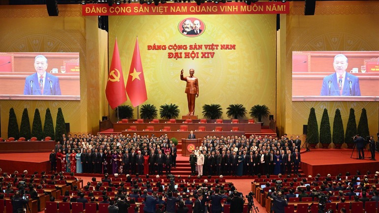 Центральный комитет КПВ XIV созыва представляется на XIV съезде.