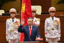 Президент То Лам приносит присягу на церемонии инаугурации. Фото: Линь Кхоа