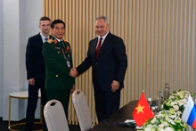 Министр обороны Вьетнама Фан Ван Жанг и Министр обороны России Сергей Шойгу.
