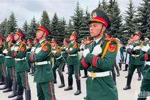 Вьетнамские военнослужащие усердно тренируются к параду.