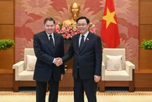 Председатель НС Выонг Динь Хюэ и Председатель Верховного суда РФ Лебедев Вячеслав Михайлович. Фото: Зюи Линь