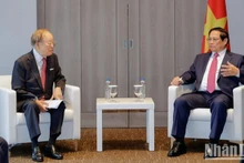 Премьер-министр Фам Минь Тьинь принимает руководителя корпорации CJ. Фото: Нят Бак