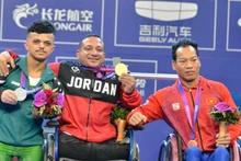 Спортсмен Ле Ван Конг (крайний справа) выиграл бронзовую медаль.