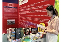 Вьетнамский стенд на ярмарке привлек посетителей. Фото: ВИА