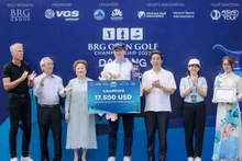 Церемония вручения призов победителям Открытого чемпионата по гольфу BRG в Дананге 2023 г.