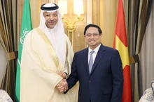 Премьер-министр Фам Минь Тьинь и исполнительный вице-президент Aramco Ясир М. Муфти. Фото: Зыонг Жанг