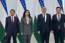 Замминистра иностранных дел Вьетнама Ле Тхи Тху Ханг и Замминистра иностранных дел Узбекистана Илхом Хайдаров на политических консультациях.