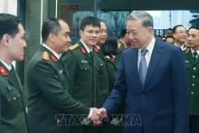 Генеральный секретарь ЦК КПВ То Лам посещает Национальный центр кибербезопасности. Фото: ВИА