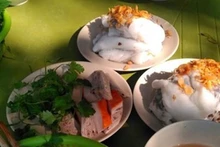 Ханойские паровые блинчики «банькуон». Фото: ВИА