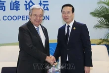 Президент Вьетнама Во Ван Тхыонг (справа) и Генеральный секретарь ООН Антониу Гутерриш. Фото: ВИА