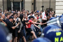 Протестующие сталкиваются с полицией в Лондоне (Великобритания), 31 июля 2024 года. Фото: Рейтер