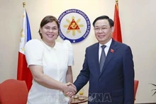 Председатель НС Выонг Динь Хюэ и Вице-президент Филиппин Сара Дутерте. Фото: ВИА