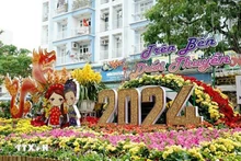 У входа на весенний фестиваль цветов 2024 года. (Фото: ВИA)