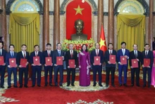 Церемония вручения решений. Фото: vpctn.gov.vn
