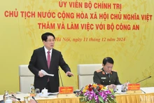 Президент Лыонг Кыонг проводит рабочую встречу с руководителями и представителями МОБ.