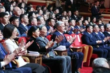 Генеральный секретарь ЦК КПВ То Лам, Президент Казахстана Касым-Жомарт Токаев на концерте дружбы между Вьетнамом и Казахстаном. Фото: ВИА