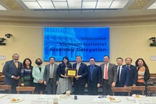Переговоры с Комитетом Палаты представителей Конгресса США по науке, космосу и технологиям. Фото: daibieunhandan.vn