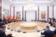 Генеральный секретарь ЦК КПВ То Лам проводит официальные переговоры с Президентом Беларуси Александром Лукашенко. Фото: ВИА
