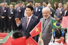 Президент Вьетнама Лыонг Кыонг встречает Президента Бразилии Луиса Инасиу Лулу да Силву. 