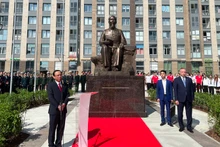 Памятник Президенту Хо Ши Мину в Санкт-Петербурге. Фото: Суан Хынг