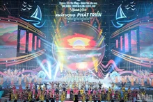 Художественный номер в рамках церемонии открытия фестиваля. Фото: Нгок Хоа
