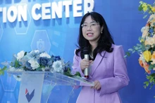 Председатель совета университета VinUniversity Ле Май Лан выступает на церемонии открытия AIEC.