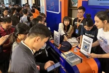 Потребители предпочитают делать покупки в Интернете, а не в обычных магазинах. Фото: ВИA