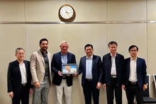 Вьетнамская делегация на встрече с компанией «Asian Tour». Фото: Куанг Кыонг