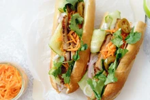 Вьетнамский «баньми» хрустящий, пикантный и очень вкусный. Фото: CNN
