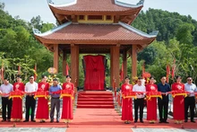 Дом мемориальной стелы, посвященной выходу в свет первого номера газеты «Нянзан» - это место для пропаганды и воспитания славных традиций газеты «Нянзан». 