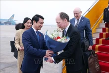 Председатель Парламента Финляндии Юсси Халла-ахо прибыл в международный аэропорт Нойбай. Фото: ВИА