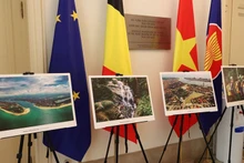 Фотографии, посвященные туризму провинции Куангбинь, представлены на программе. Фото: ВИА