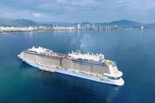Круизный лайнер Spectrum of the Seas в бухте Нячанга. Фото: Национальное управление по туризму Вьетнама