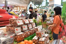 Личи из Вьетнама продают в торговым центре Siam Paragon в столице Таиланда. 
