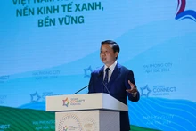 Вице-премьер Чан Хонг Ха выступает на форуме. Фото: VGP