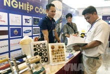 На конференции также представлена продукция вспомогательной промышленности. Фото: VNA