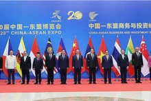Премьер-министр Фам Минь Тьинь и главы делегаций стран на CAEXPO и CABIS 2023 года Фото: VGP