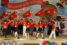 Вьетнамские дети в Ульяновске исполняют танец на Фестивале. Фото: Суан Хынг